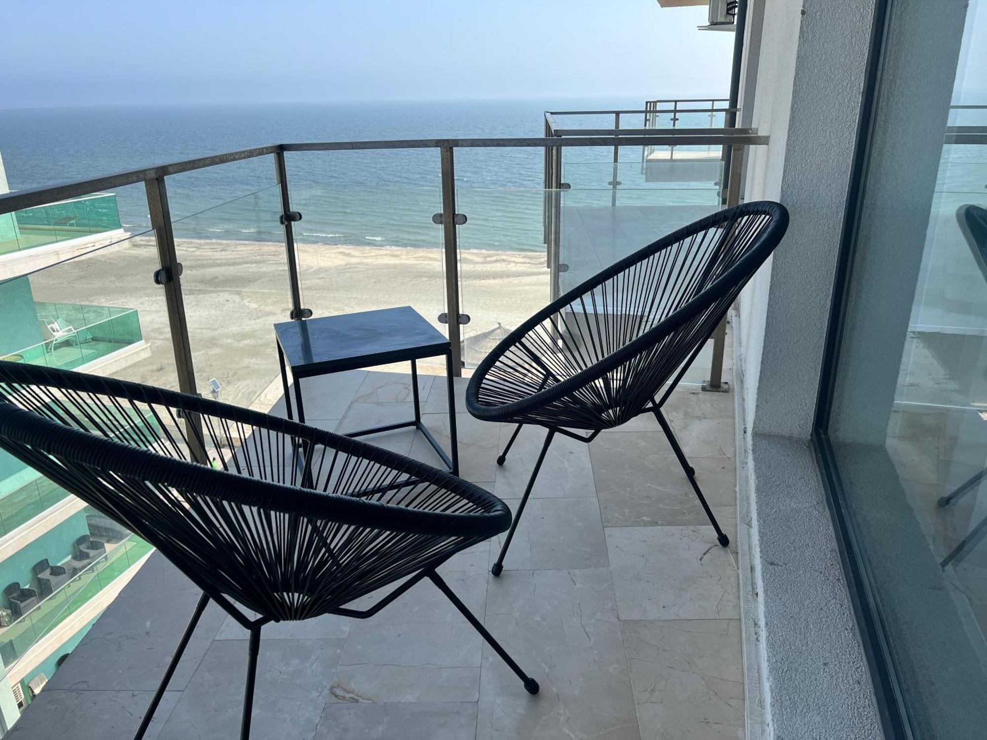 Cosmopolitan - Studio Pe Plaja Cu Vedere La Mare & Loc Parcare Gratis Năvodari Exterior foto